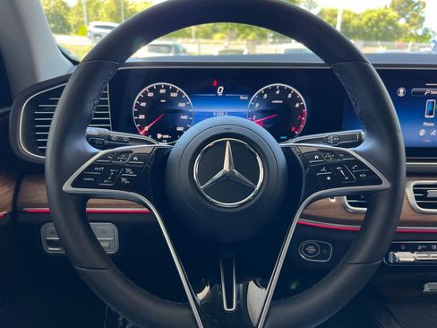 Used 2025 Mercedes-Benz GLE 350 4MATIC image 28