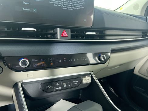 New 2026 Kia Carnival EX FWD image 23