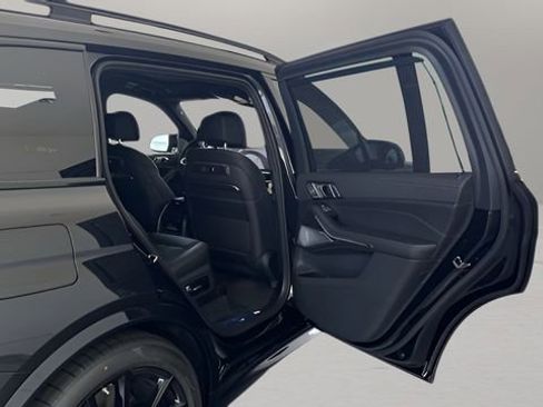Used 2026 BMW X7 M60i image 37