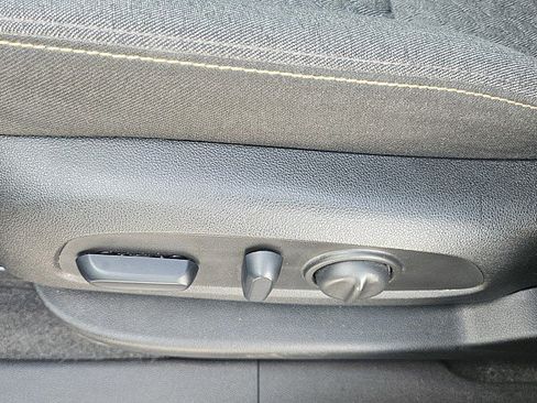 Used 2024 Chevrolet Equinox LT FWD image 20