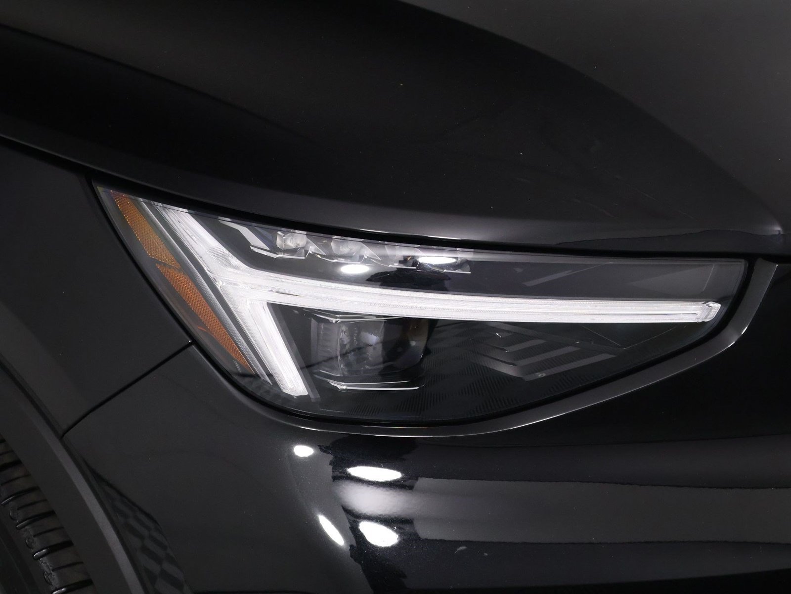 Certified 2026 Volvo XC40 B5 Plus AWD/4WD image 26