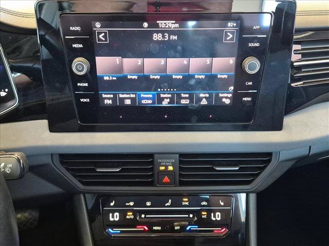 Used 2025 Volkswagen Jetta SE FWD image 13