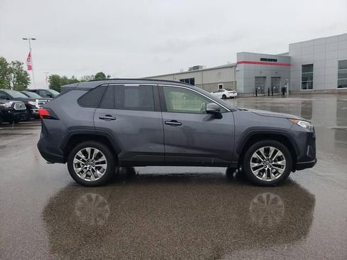 Used 2019 Toyota RAV4 XLE Premium w/ Cold Weather Package AWD/4WD image 4