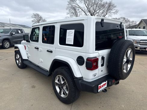 Used 2019 Jeep Wrangler Unlimited Sahara w/ Dual Top Group AWD/4WD image 3
