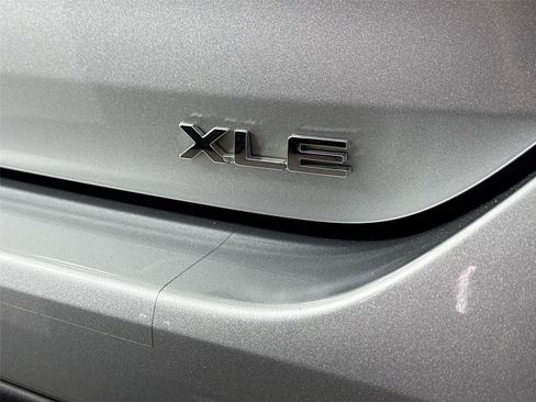 Used 2022 Toyota Highlander XLE FWD image 14
