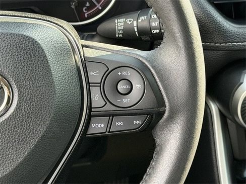 Used 2023 Toyota RAV4 XLE Premium image 15
