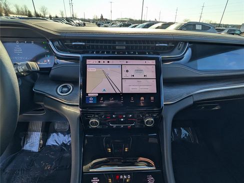 Used 2023 Jeep Grand Cherokee Overland w/ Advanced Protech Group III image 19