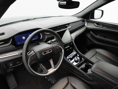 Used 2024 Jeep Grand Cherokee Limited image 23