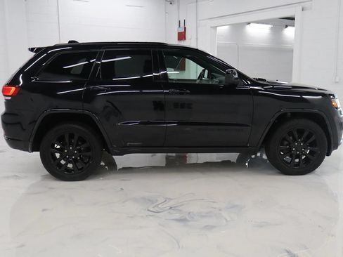 Used 2018 Jeep Grand Cherokee Altitude AWD/4WD image 6