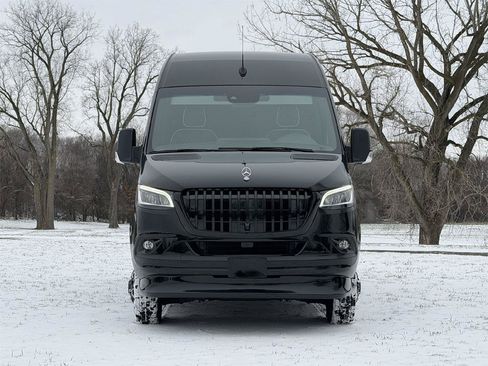 Used 2024 Mercedes-Benz Sprinter 3500 image 29