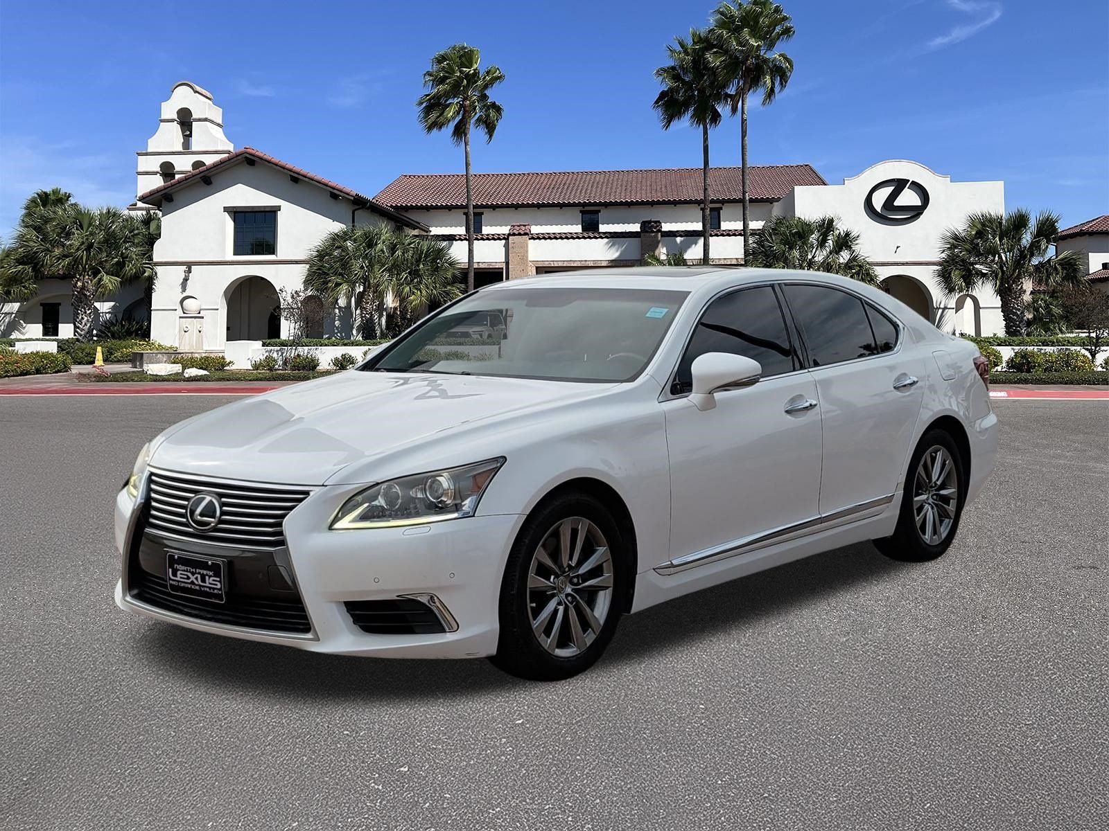 Used 2013 Lexus LS 460 w/ Comfort Pkg RWD image 5
