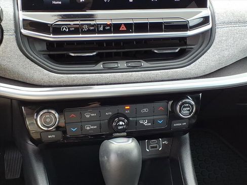 Used 2023 Jeep Compass Latitude w/ Convenience Group image 16