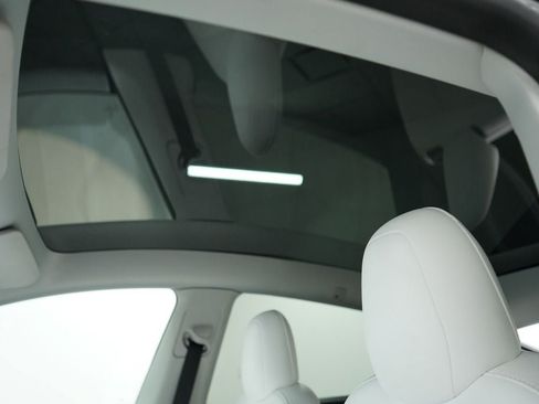 Used 2023 Tesla Model Y Long Range AWD/4WD image 15