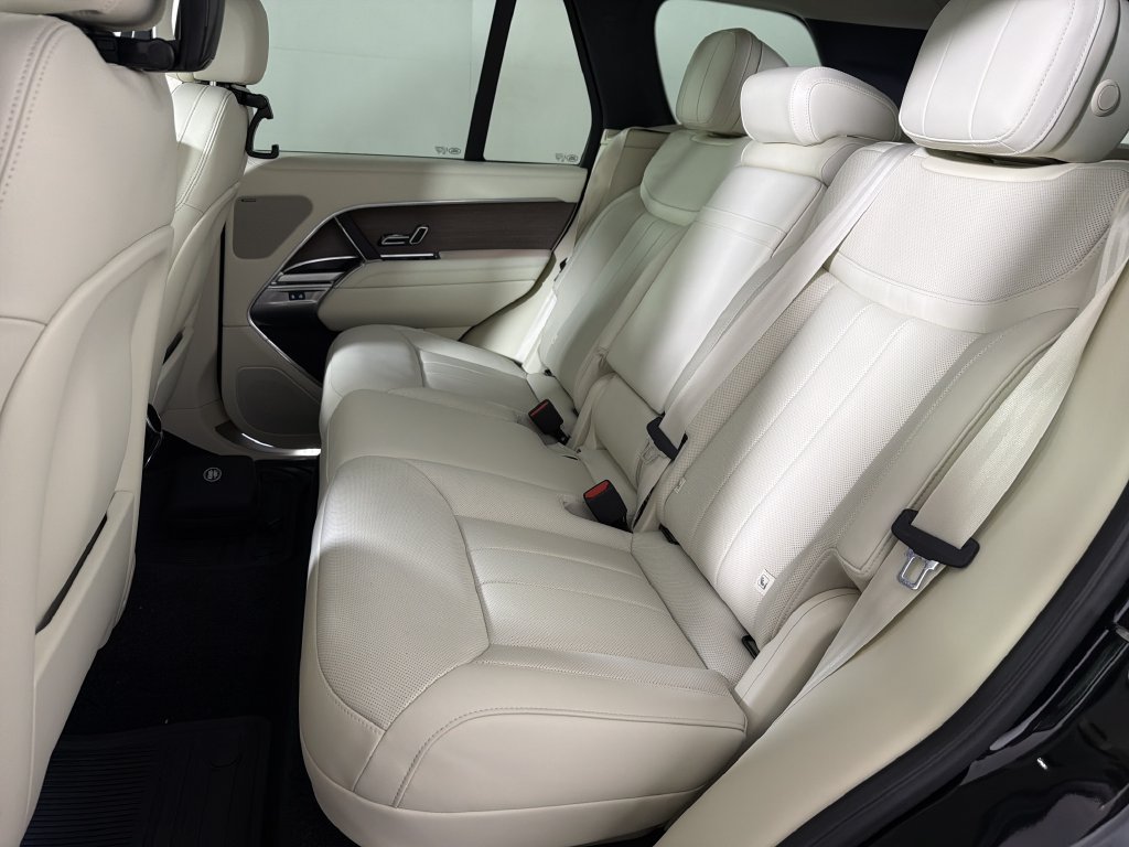 Used 2026 Land Rover Range Rover SE AWD/4WD image 31