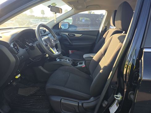 Used 2019 Nissan Rogue Sport S image 3