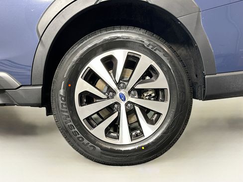 Used 2025 Subaru Outback Premium image 11