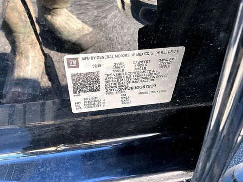 Used 2018 GMC Sierra 1500 SLT w/ Black Pack image 27