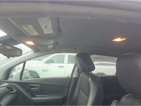 Used 2020 Chevrolet Trax LT w/ LT Convenience Package image 13