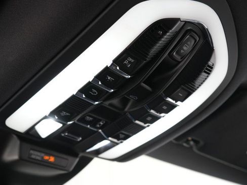 Used 2020 Porsche Macan image 49