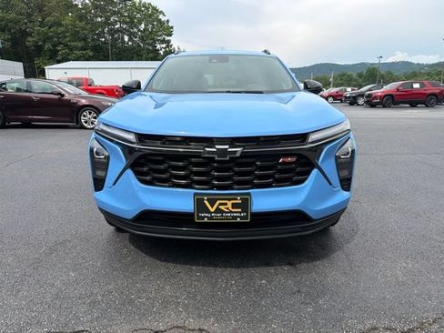 Used 2024 Chevrolet Trax RS w/ Sunroof Package FWD image 9