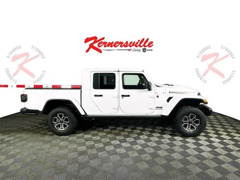 New 2026 Jeep Gladiator Mojave image 8