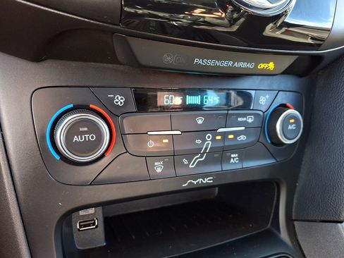 Used 2017 Ford Focus SEL w/ Interior Protection Package image 18