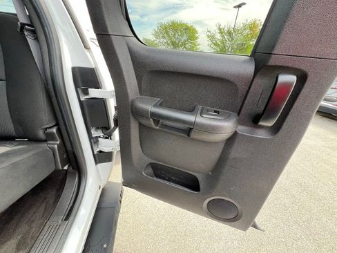 Used 2013 Chevrolet Silverado 2500 LT w/ Interior Plus Package AWD/4WD image 16