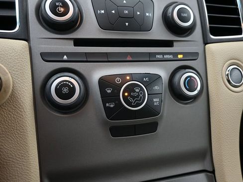 Used 2017 Ford Taurus SE image 16