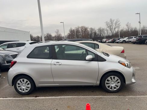 Used 2016 Toyota Yaris L image 2