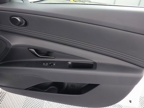 Certified 2025 Hyundai Elantra Sport image 27