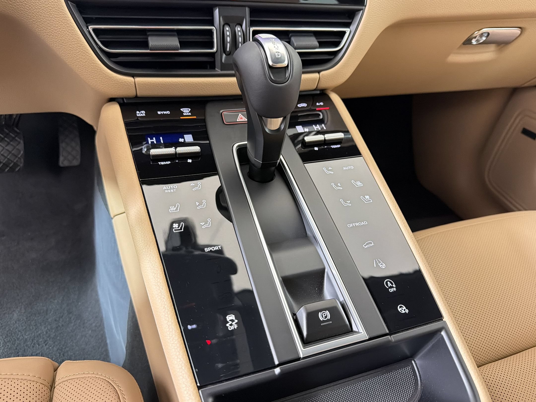 Used 2026 Porsche Macan AWD/4WD image 19