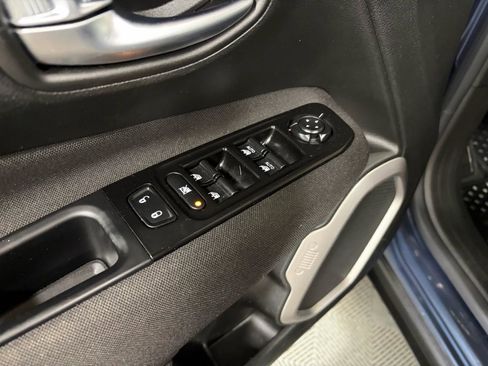 Used 2021 Jeep Renegade Latitude w/ Convenience Group image 21