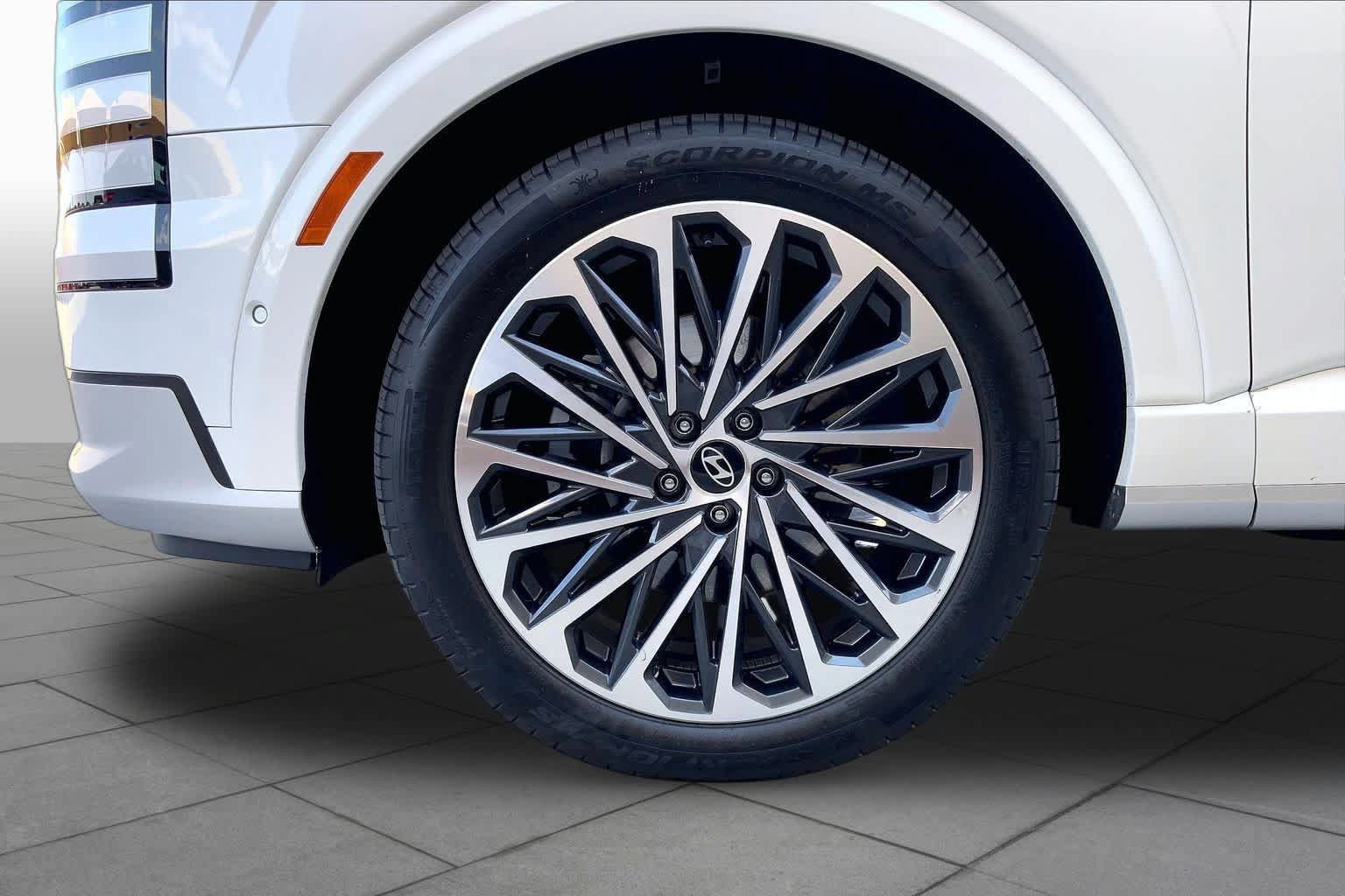 Certified 2026 Hyundai Palisade Calligraphy AWD/4WD image 11