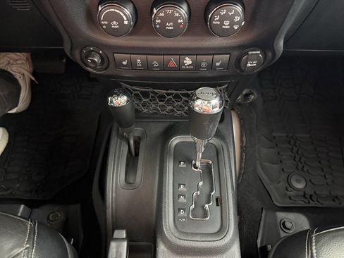 Used 2016 Jeep Wrangler Unlimited Rubicon image 17