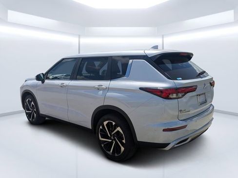 Used 2024 Mitsubishi Outlander SE image 5