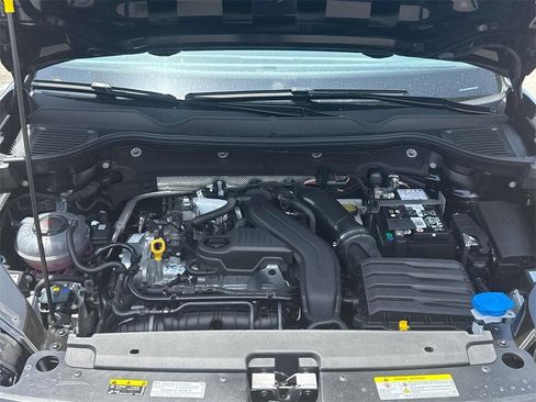 Used 2025 Volkswagen Taos SE image 10