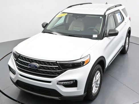 Used 2023 Ford Explorer XLT w/ Equipment Group 202A AWD/4WD image 43