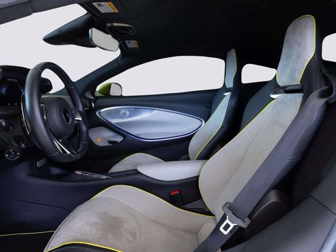 Used 2023 McLaren Artura image 29