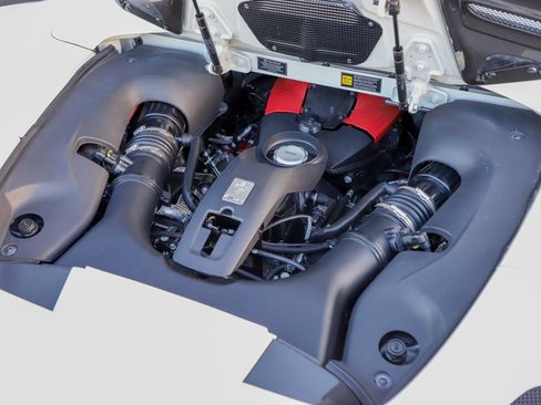 Certified 2021 Ferrari F8 Tributo image 12