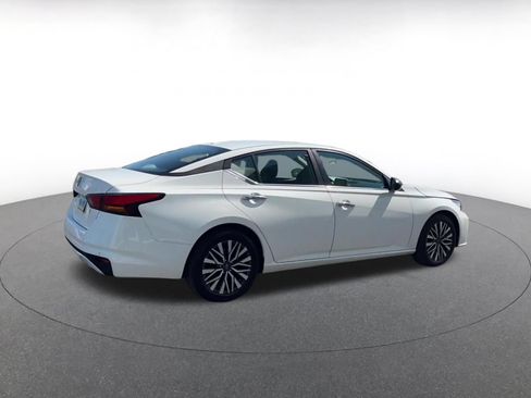 Used 2025 Nissan Altima 2.5 SV FWD image 15