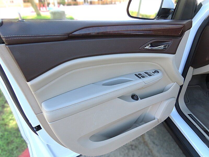 Used 2011 Cadillac SRX Luxury FWD image 26