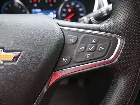 Used 2023 Chevrolet Equinox LT image 2