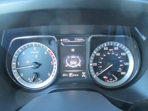 Used 2016 Nissan Titan SL AWD/4WD image 36