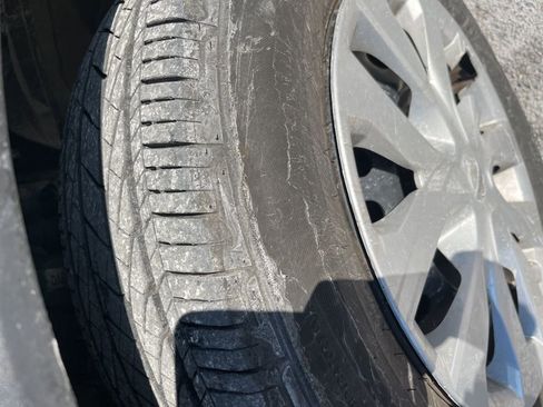 Used 2019 Nissan Rogue S image 4