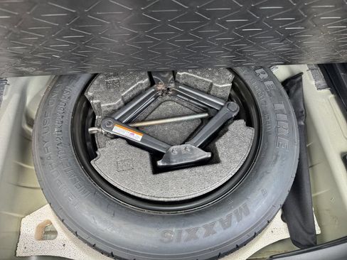 Used 2021 Toyota RAV4 XLE AWD/4WD image 25