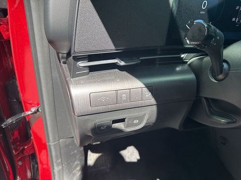 Used 2025 Hyundai Kona Limited FWD image 13