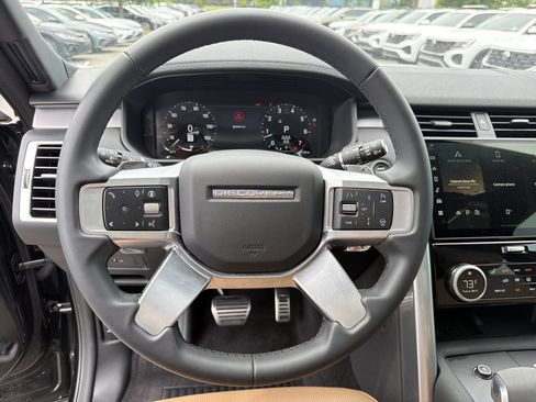 Used 2024 Land Rover Discovery Dynamic SE AWD/4WD image 22