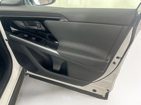 Used 2023 Toyota bZ4X XLE w/ Weather Package FWD image 33