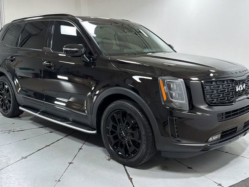 Used 2022 Kia Telluride SX w/ SX Prestige Package image 3