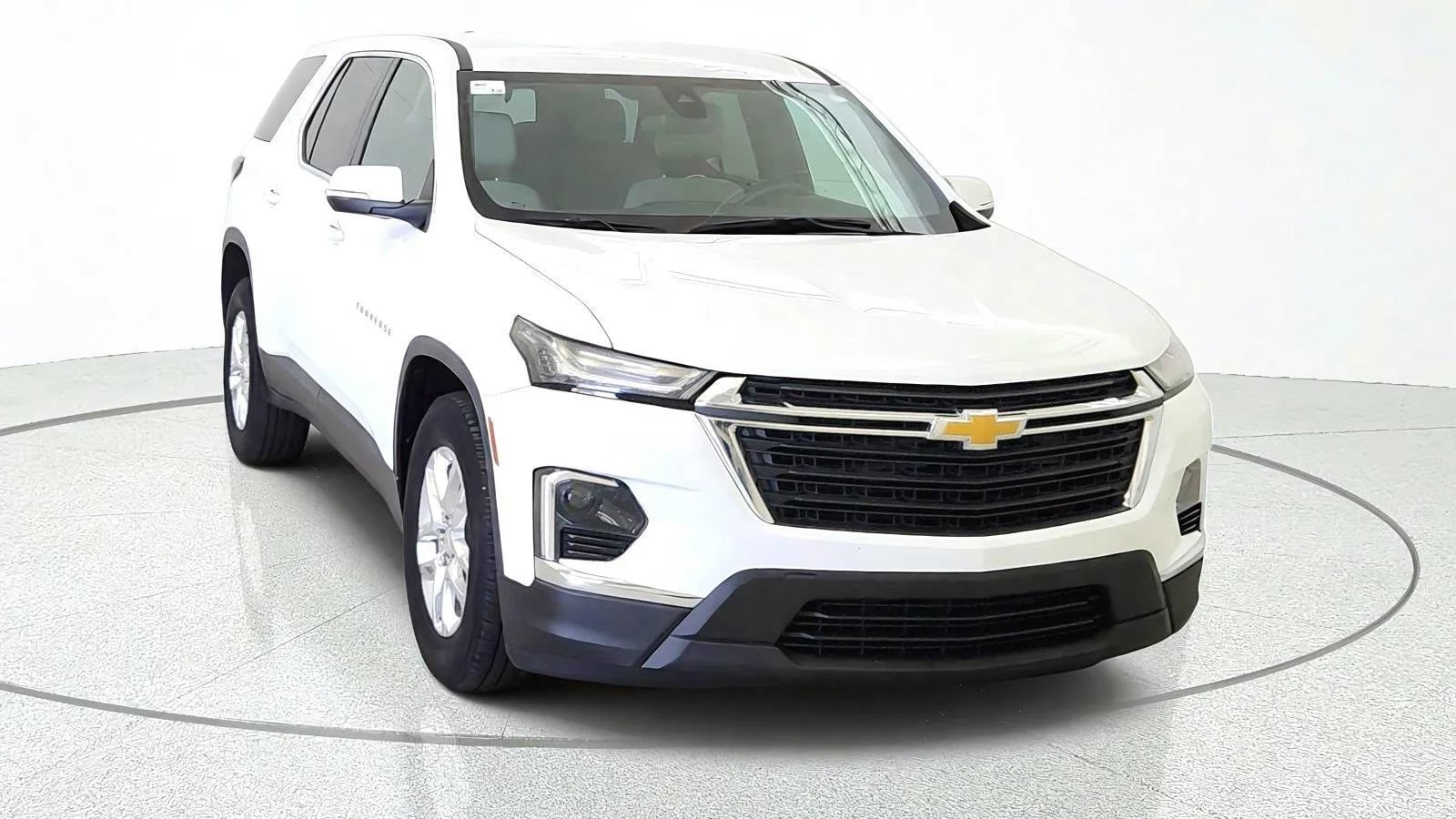Used 2023 Chevrolet Traverse LS w/ Safety Package AWD/4WD image 2